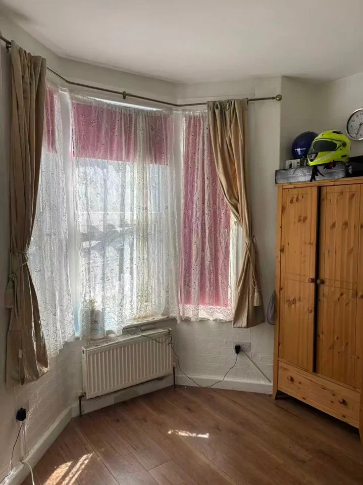 Room Tweed Mouth Road in Greater London