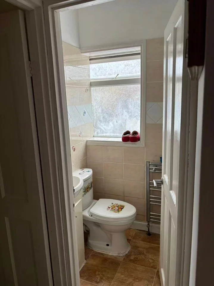 Room Tweed Mouth Road in Greater London