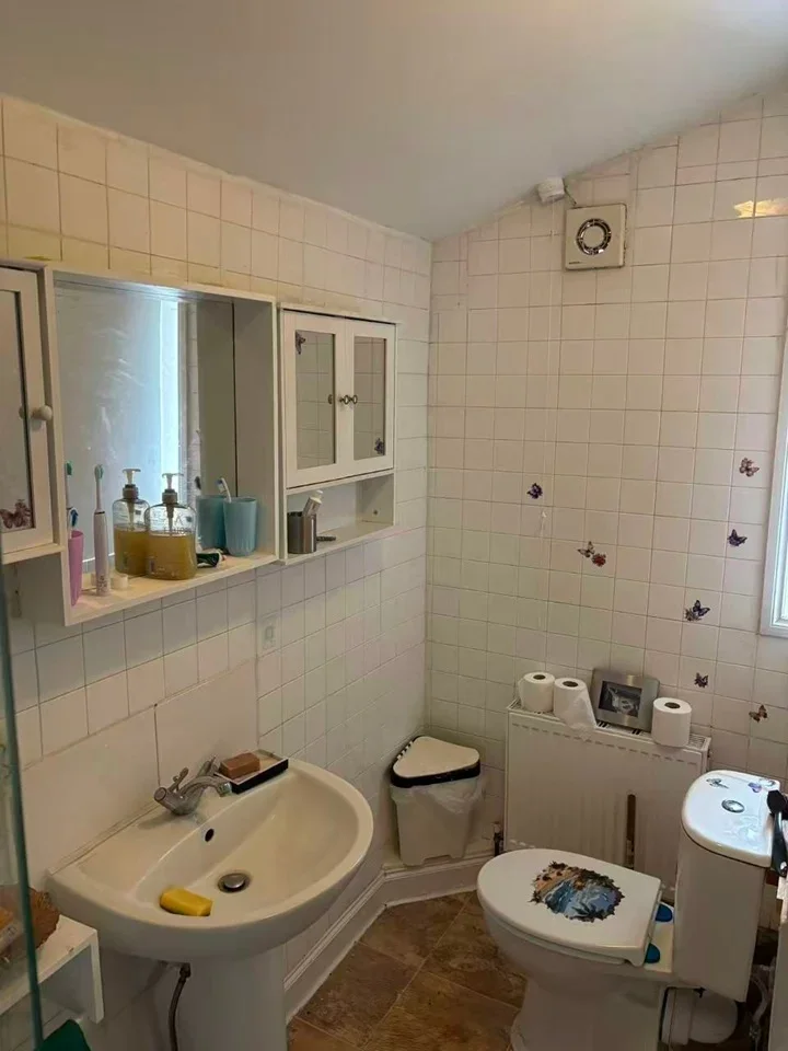 Room Tweed Mouth Road in Greater London