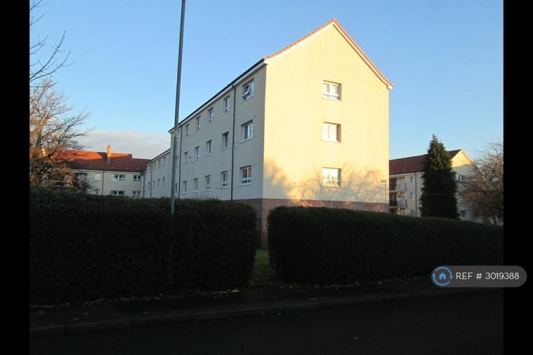 Flat Kerrylamont Avenue in Glasgow
