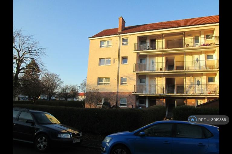 Flat Kerrylamont Avenue in Glasgow