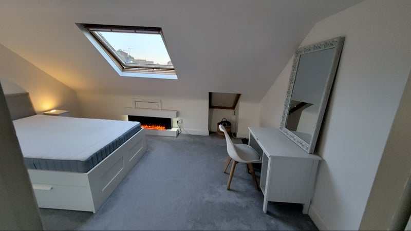 Room Mysore Road in Greater London