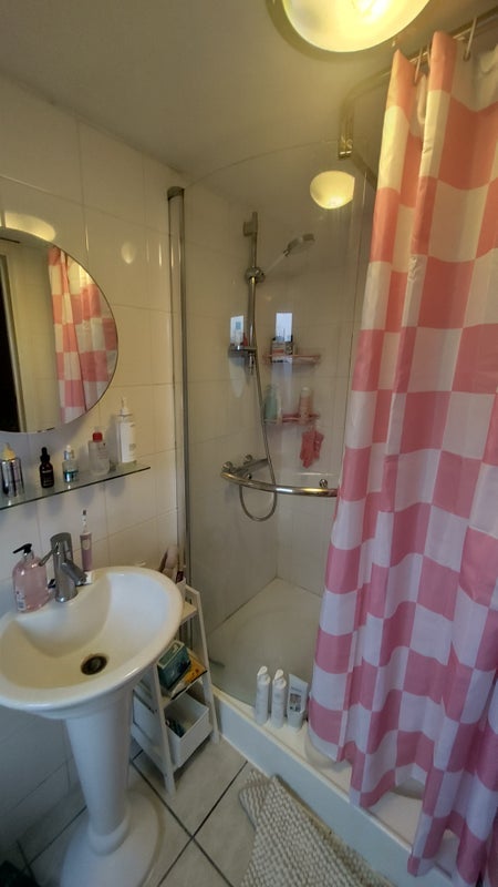 Room Mysore Road in Greater London