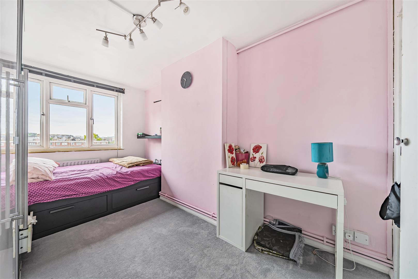 Flat Acre Road in Greater London