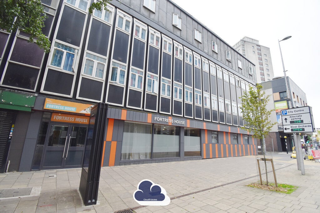 Room Smithford Way in Coventry