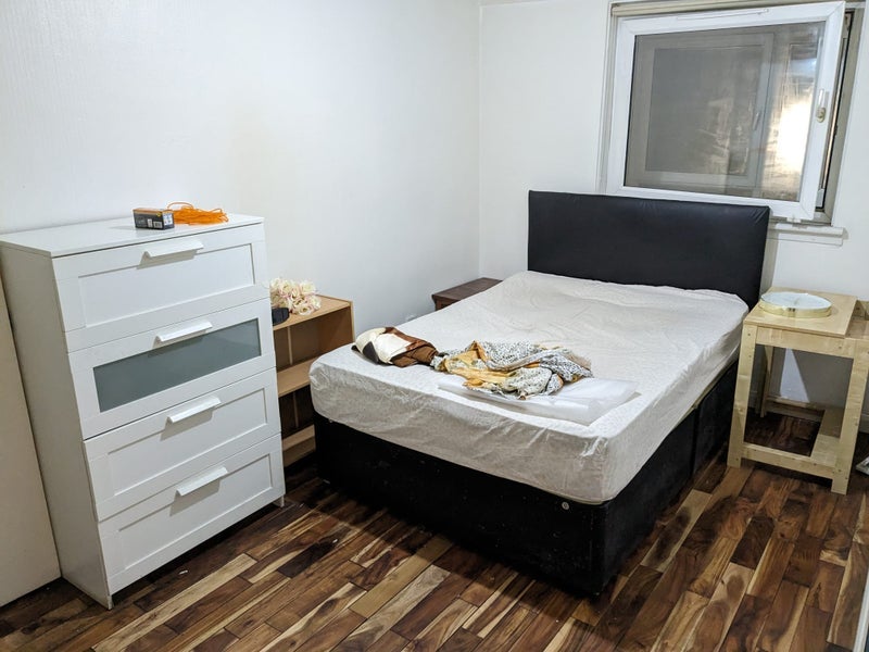 Room Dundasvale Court in Glasgow