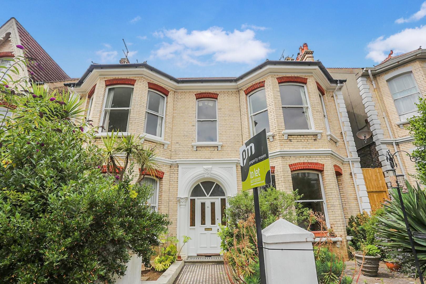 Flat Wilbury Gardens in Portslade by Sea