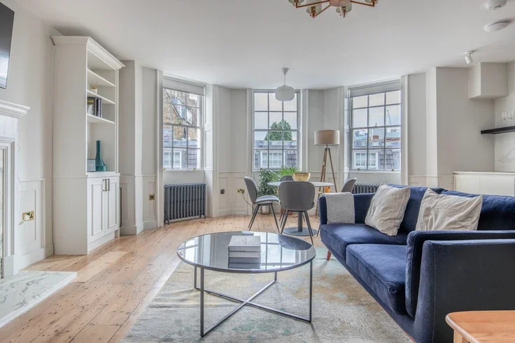Flat Theobalds Road in Greater London
