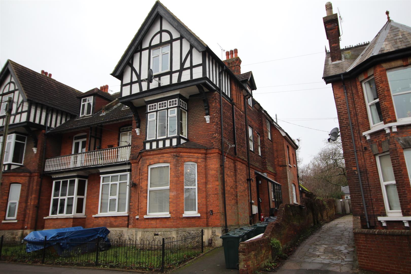 Flat Canterbury Road in Ashford