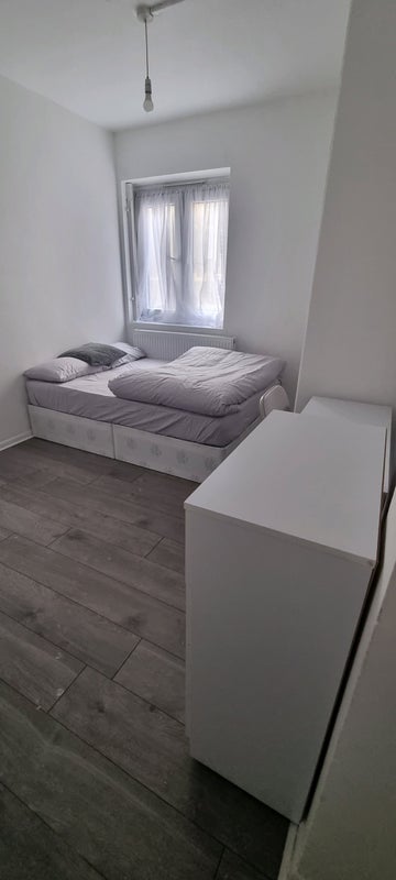 Room Tanner Street in Greater London