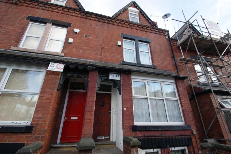 Room Chestnut Avenue in Leeds