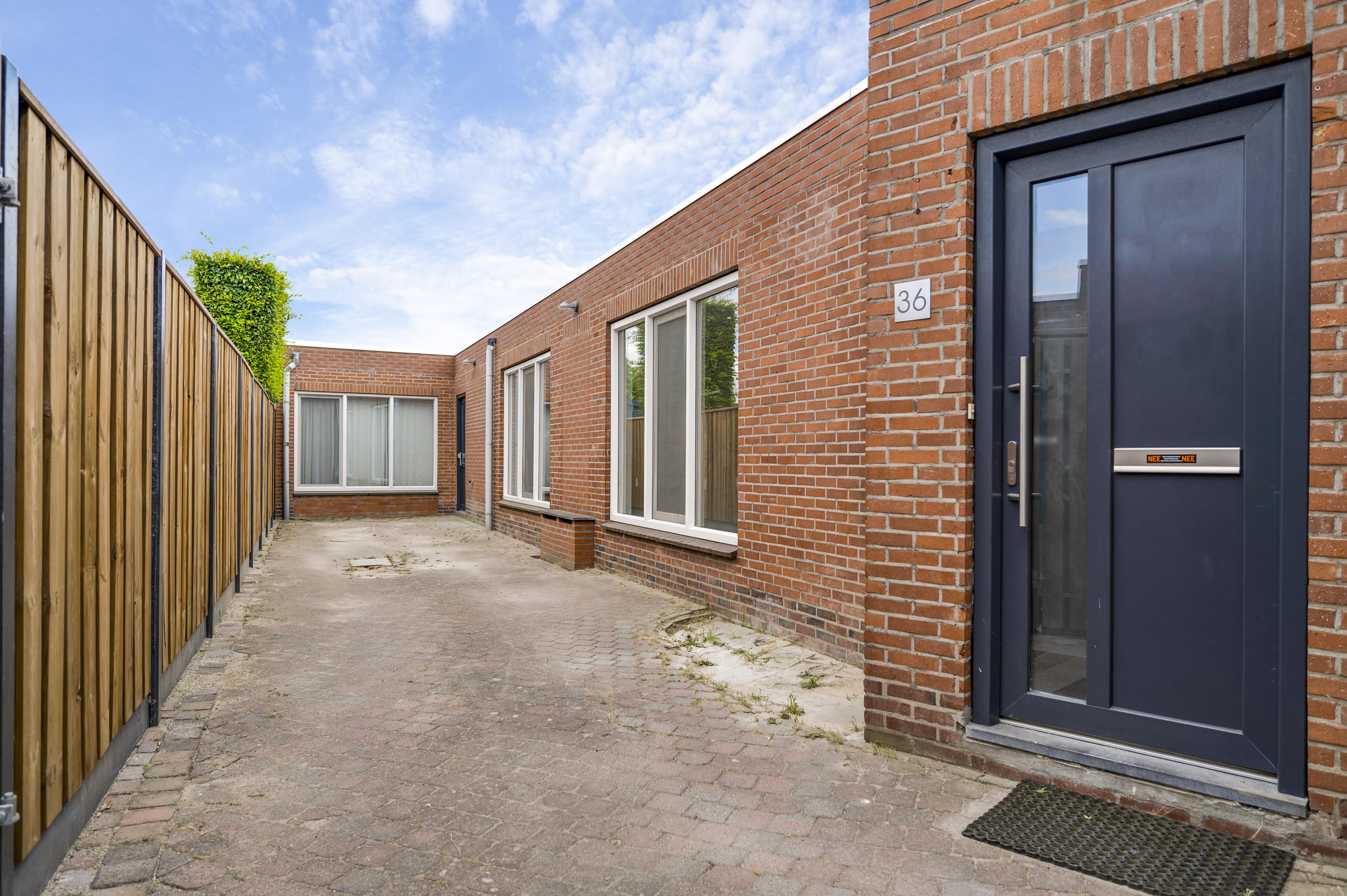 Twee-onder-één-kap te koop: Weergraaf 36, Horn