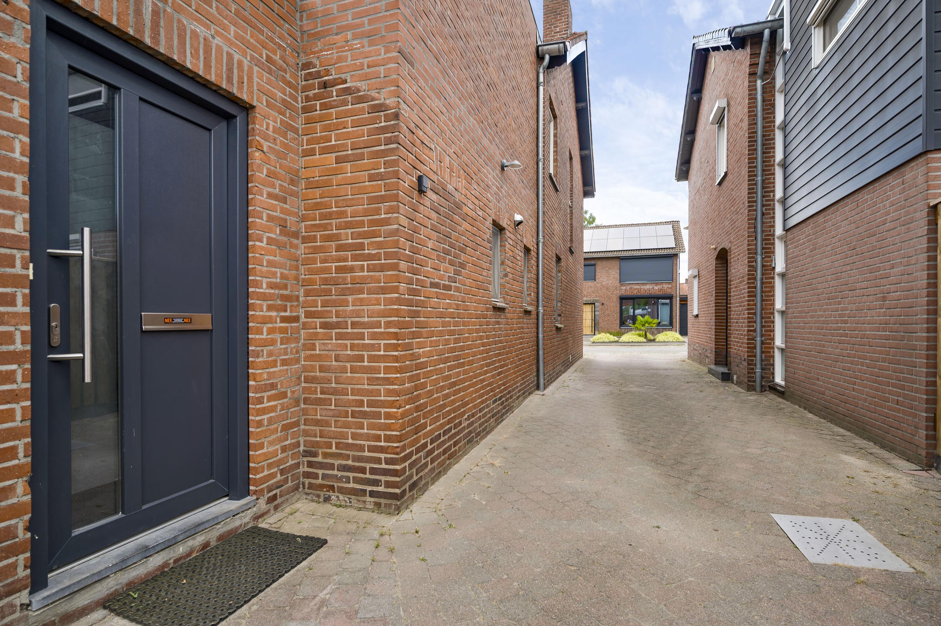 Twee-onder-één-kap te koop: Weergraaf 36, Horn