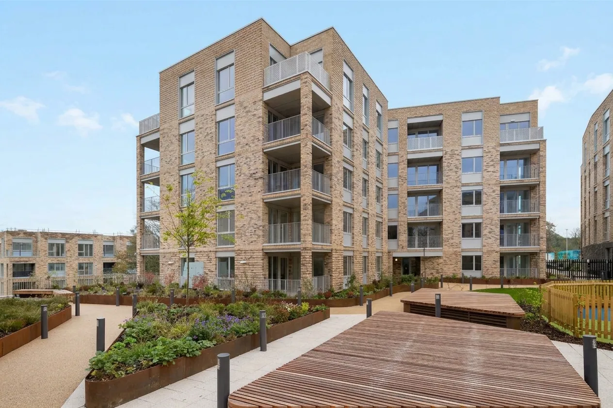 Flat Medawar Drive in Greater London