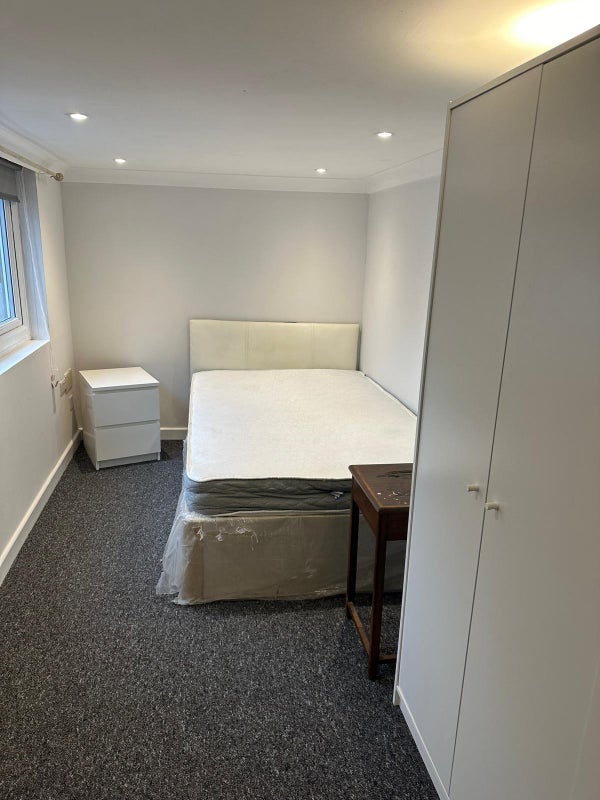 Room Holdenhurst Road in Bournemouth