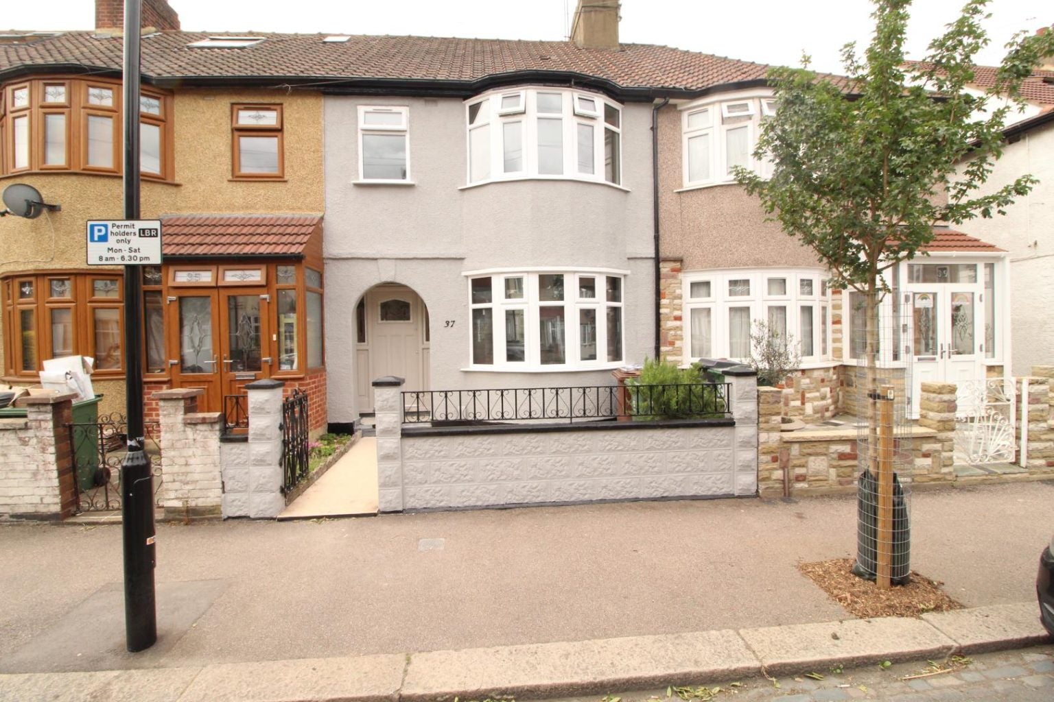House Sanderstead Road in Greater London