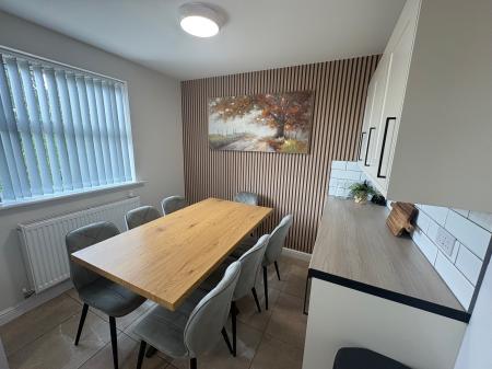 Room Chepstow Road in Corby