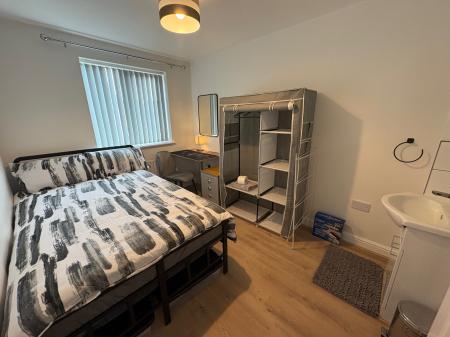 Room Chepstow Road in Corby