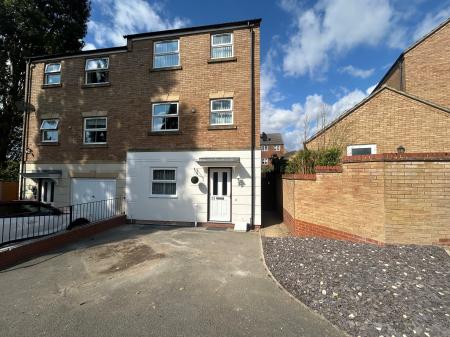Room Chepstow Road in Corby
