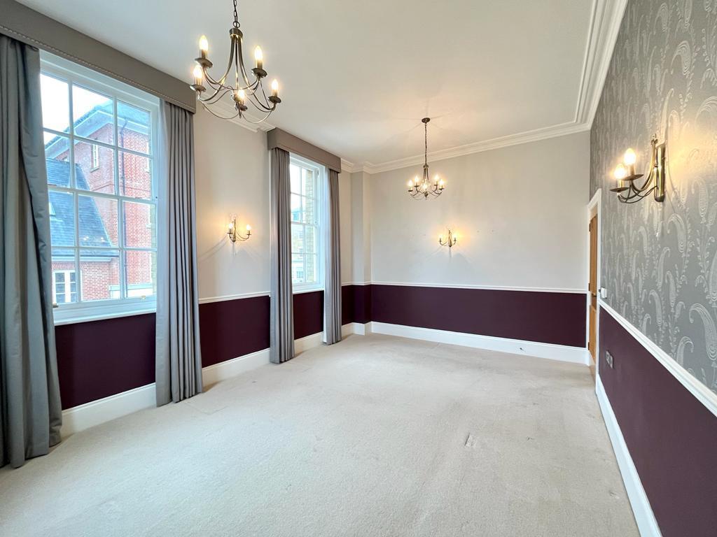Flat Woodlands Crescent in Dorchester