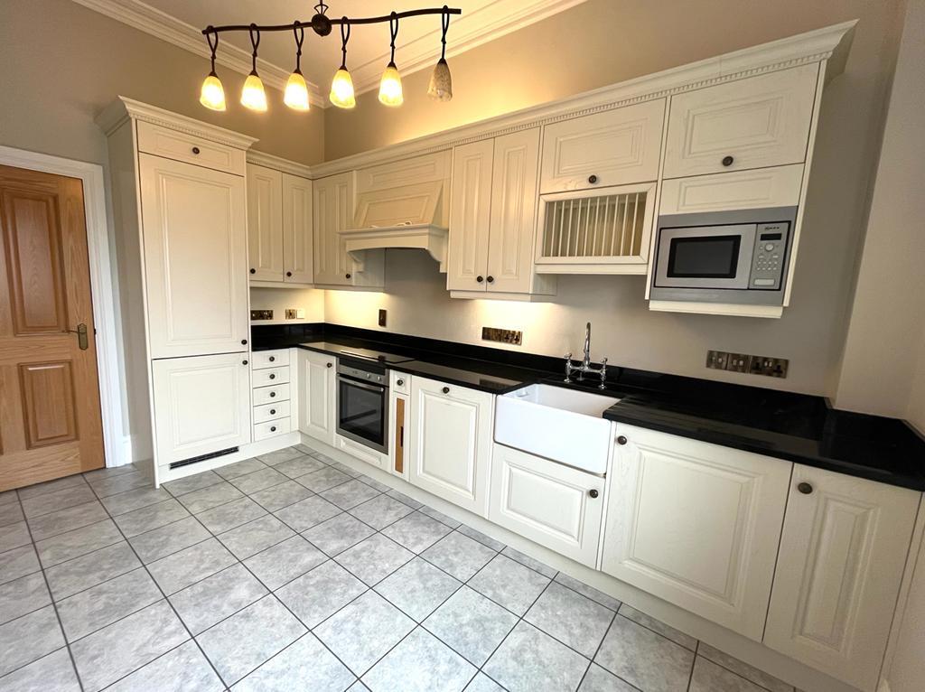 Flat Woodlands Crescent in Dorchester