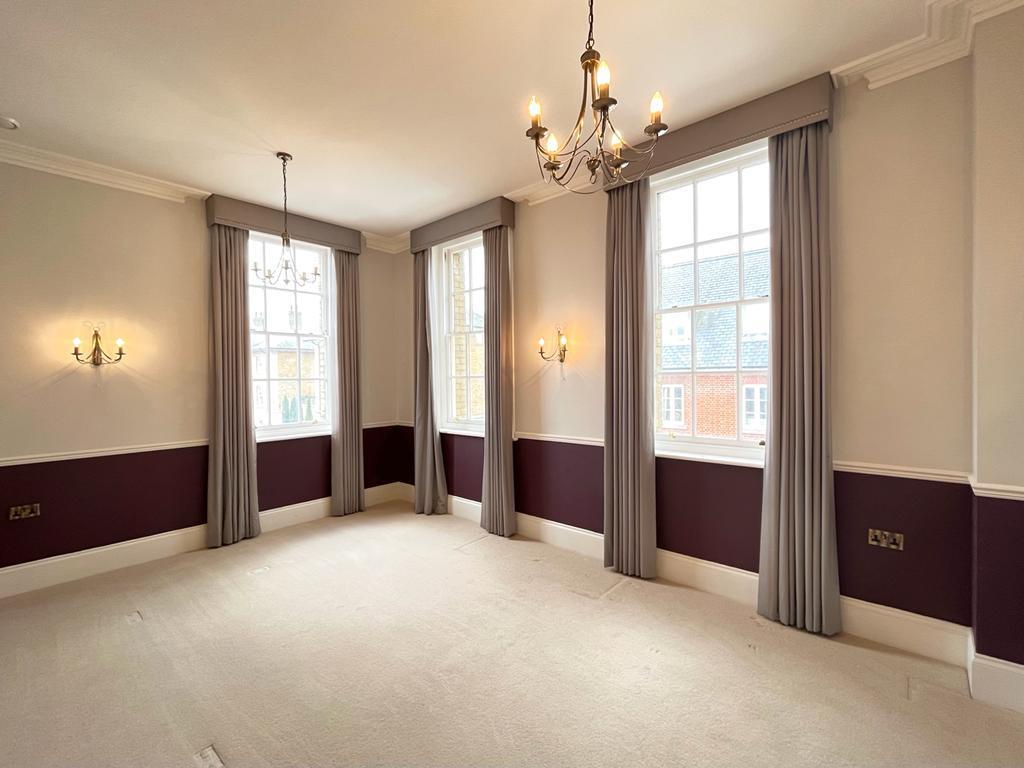 Flat Woodlands Crescent in Dorchester