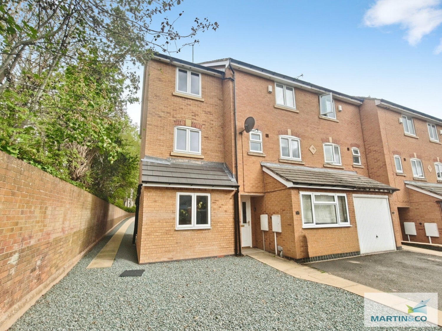 Room Honey Church Close in Redditch