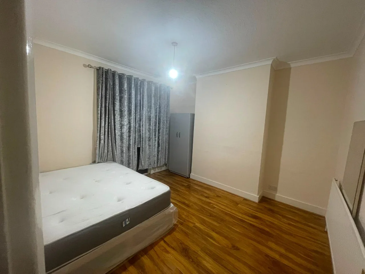 Room Sheringham Avenue in Greater London