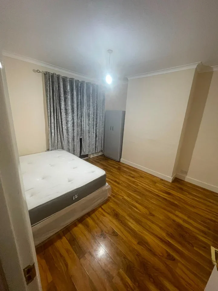 Room Sheringham Avenue in Greater London