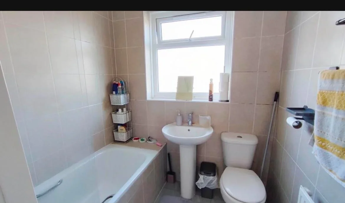 Room Sheringham Avenue in Greater London