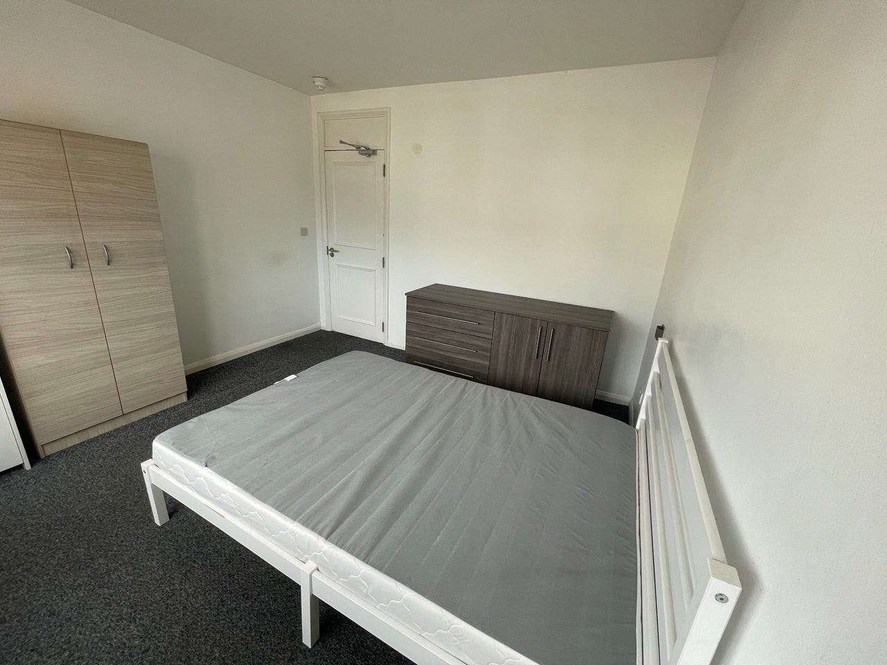 Room Eldon Road in Greater London