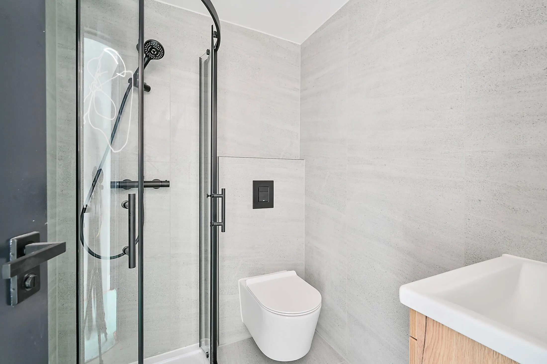 Flat Berrymead Gardens in Greater London