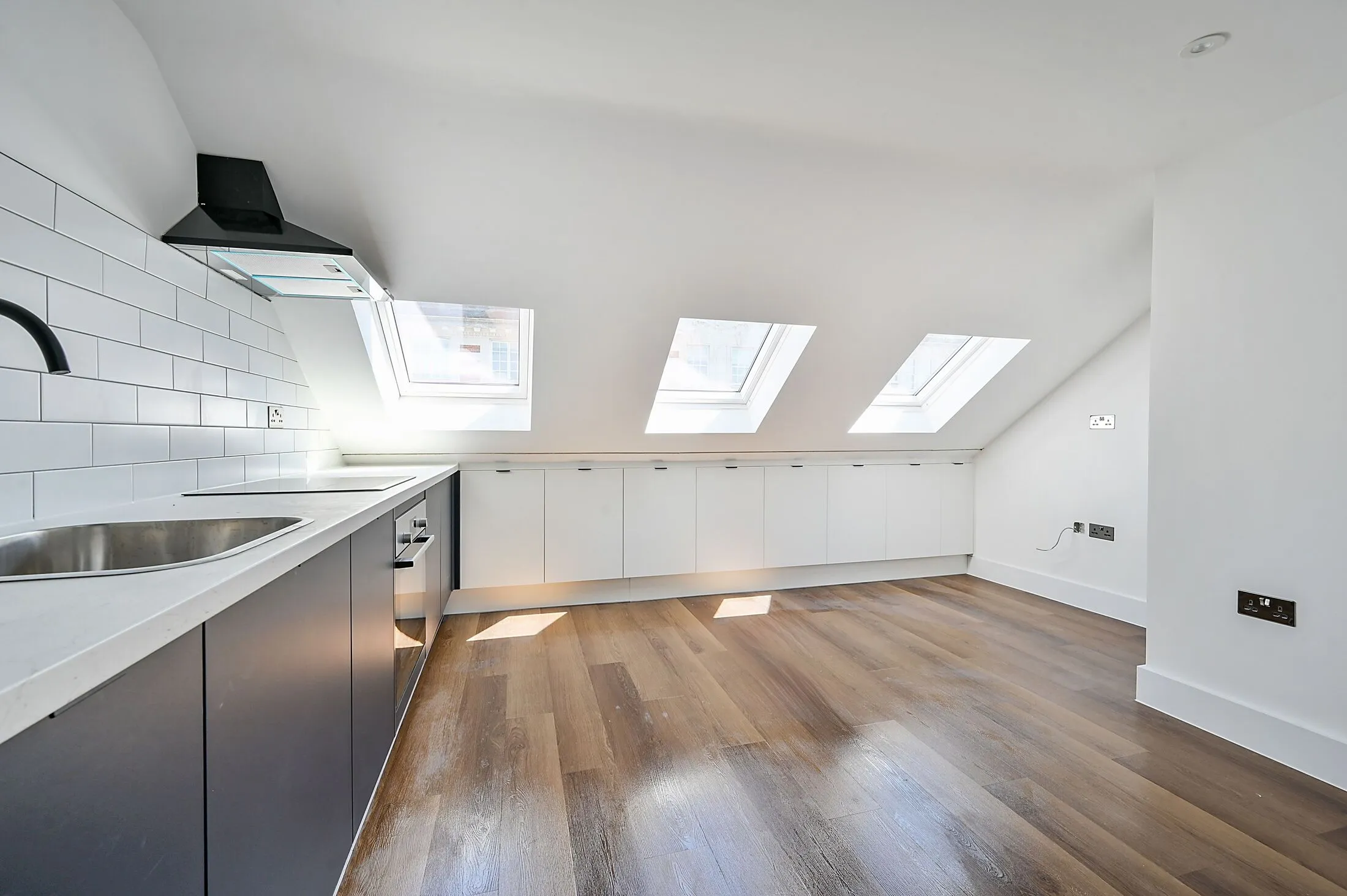 Flat Berrymead Gardens in Greater London
