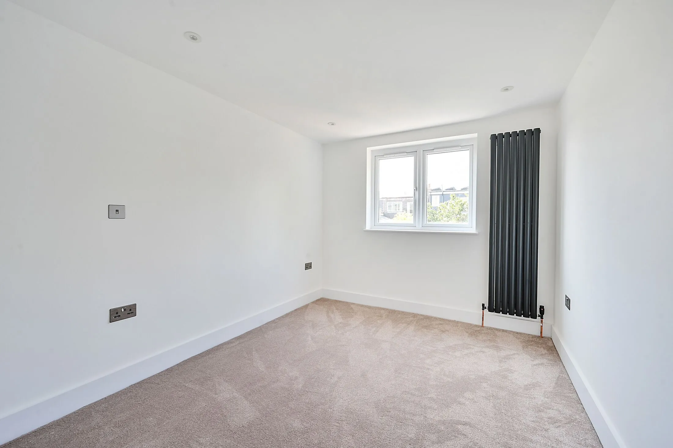 Flat Berrymead Gardens in Greater London