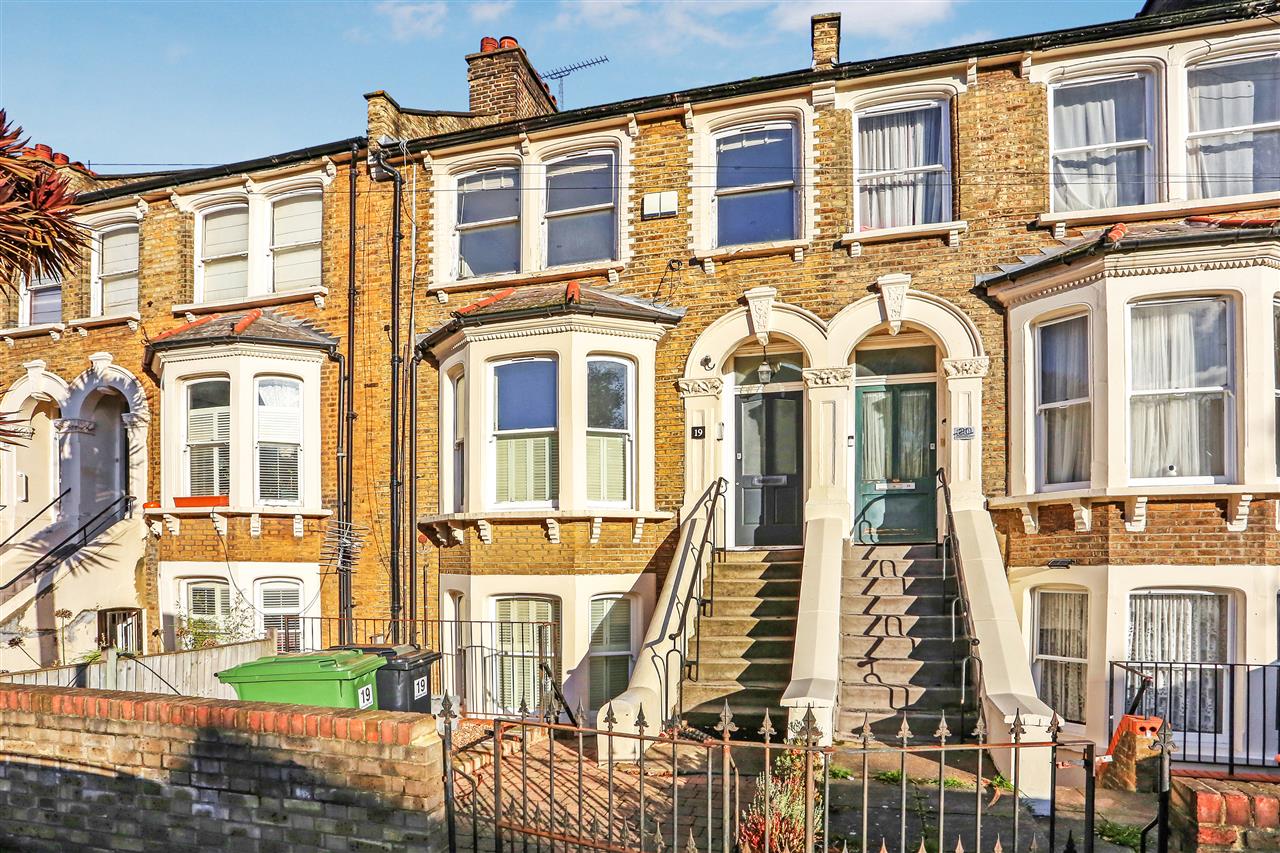 Flat Warrender Road in Greater London