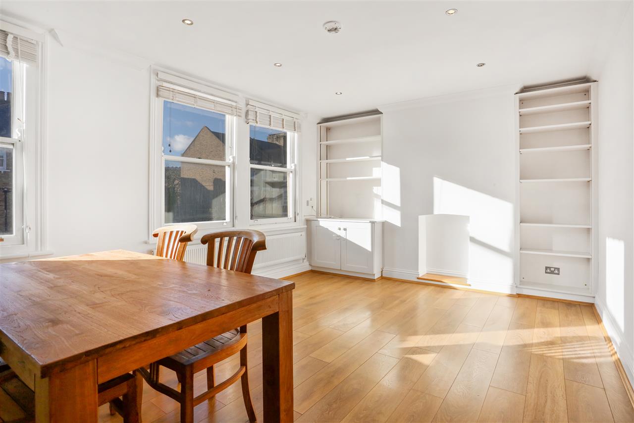 Flat Warrender Road in Greater London