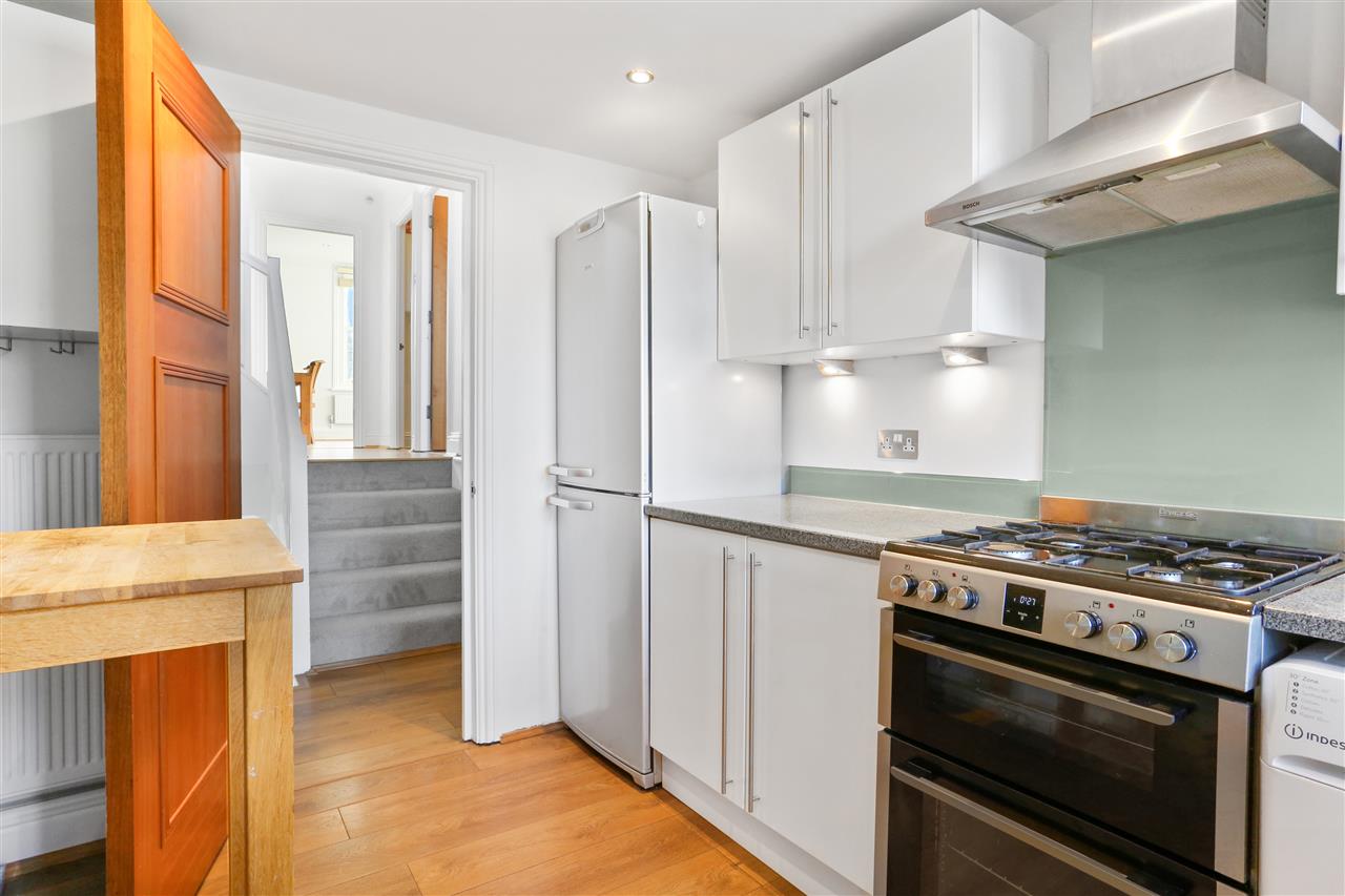 Flat Warrender Road in Greater London