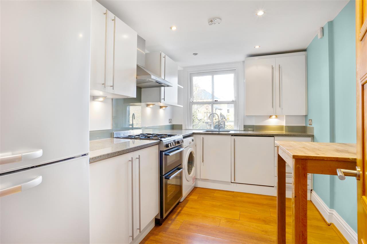 Flat Warrender Road in Greater London