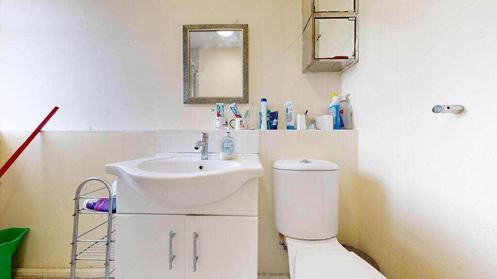 Flat Edith Villas in Greater London