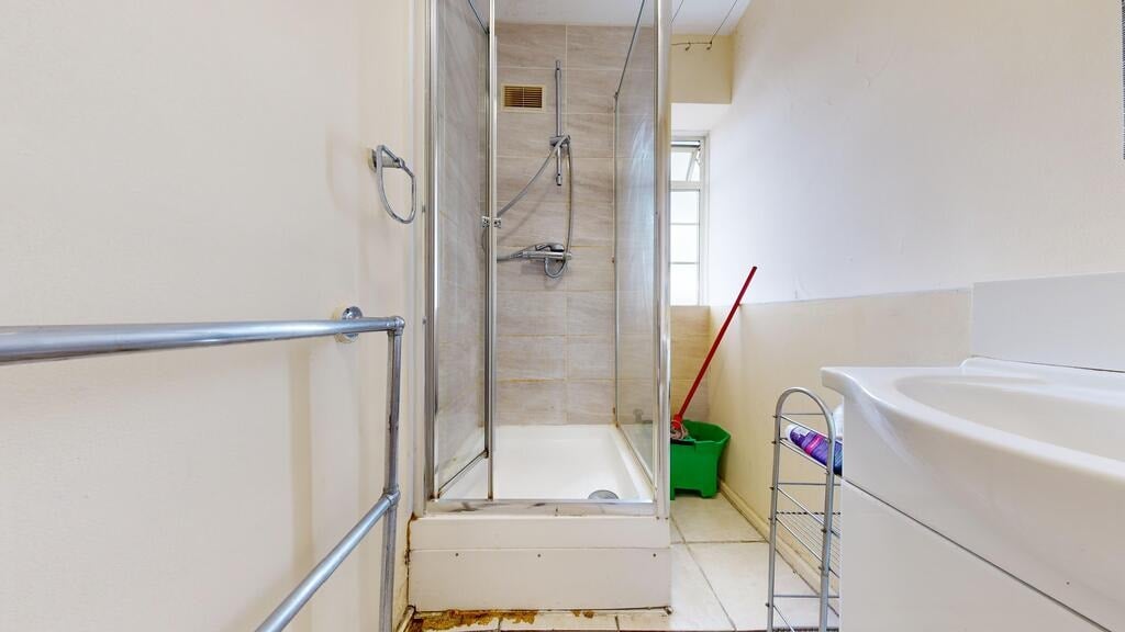 Flat Edith Villas in Greater London