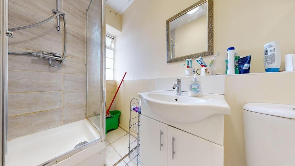 Flat Edith Villas in Greater London