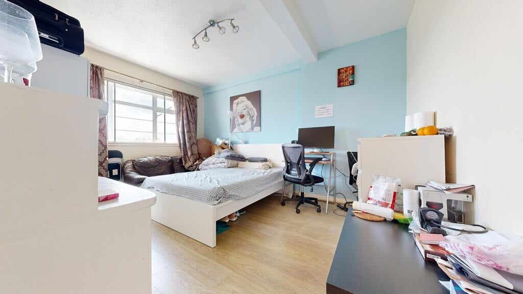 Flat Edith Villas in Greater London