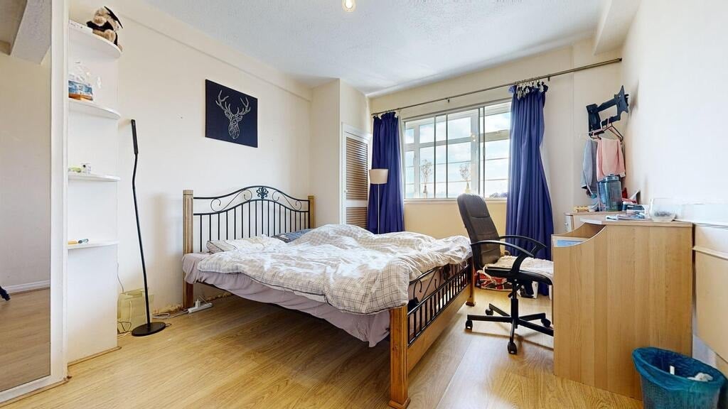 Flat Edith Villas in Greater London