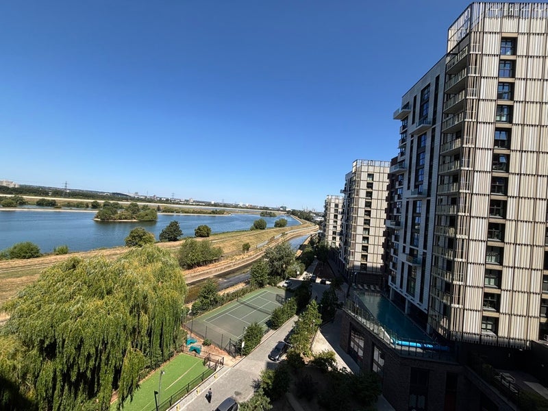 Room Wickford Way in Greater London