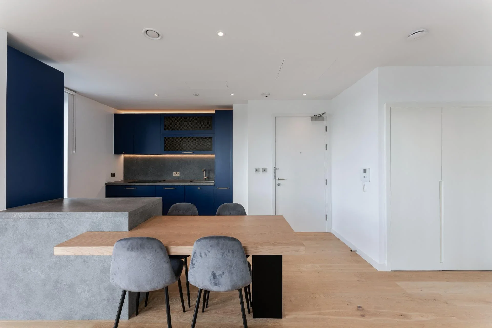 Flat Castle Slip in Greater London