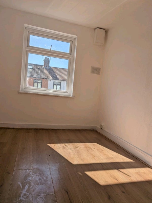 Room Gresham Road in Greater London