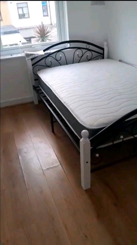 Room Gresham Road in Greater London