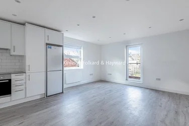 Flat Hendon Lane in Greater London