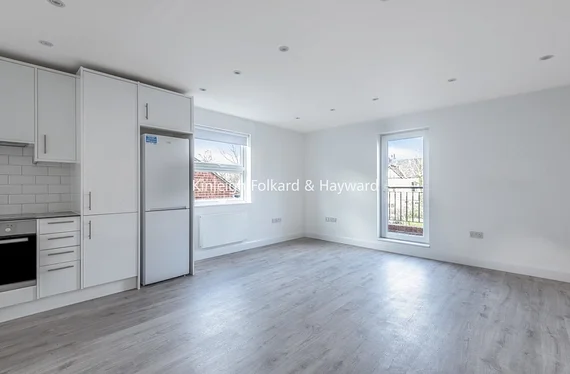 Flat Hendon Lane in Greater London