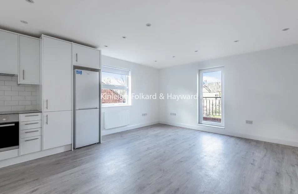 Flat Hendon Lane in Greater London